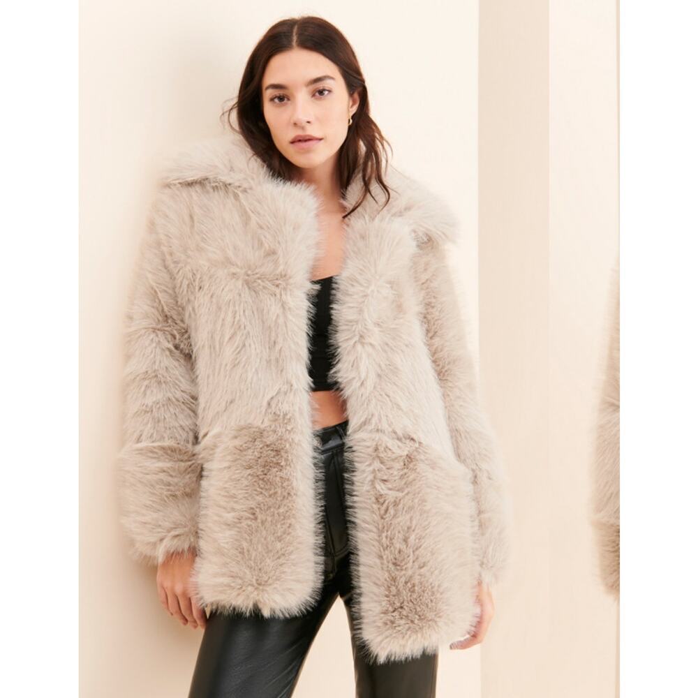 ASTR The Label For Anthropologie Hadley Faux Fur Coat Retails $248